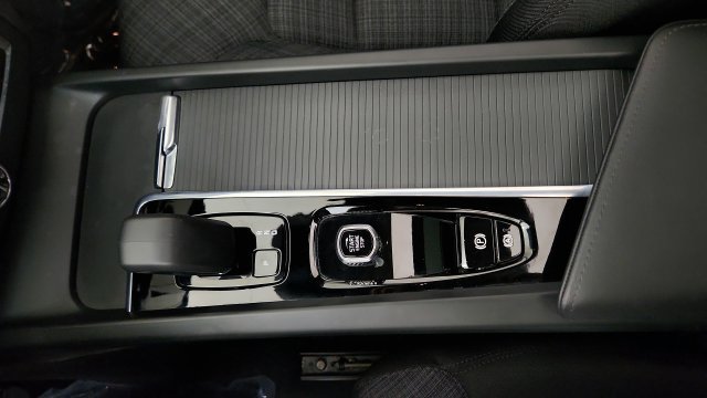 Used 2025 Volvo XC60 B5 Core AWD/4WD image 73