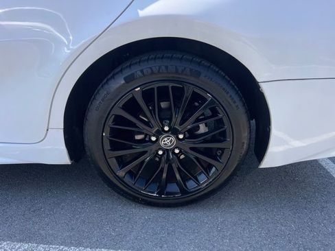 Used 2019 Toyota Camry SE image 32