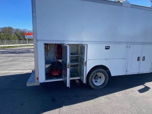 Used 2013 Ford E-450 and Econoline 450 Super Duty w/ PWR Locks & Windows Group RWD image 10