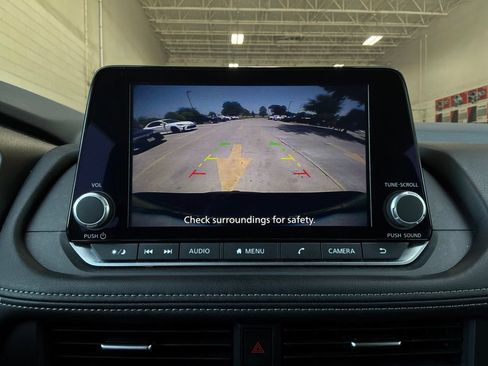 Used 2025 Nissan Rogue SV FWD image 30