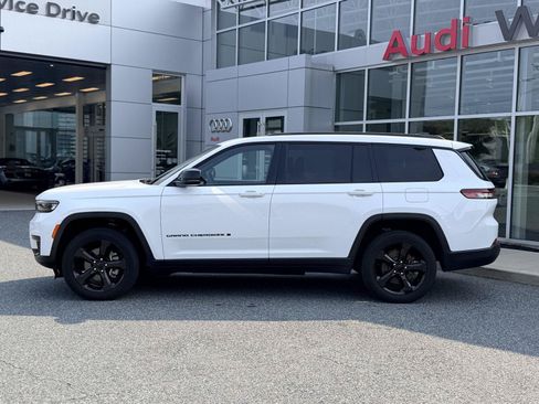 Used 2024 Jeep Grand Cherokee L Laredo AWD/4WD image 3