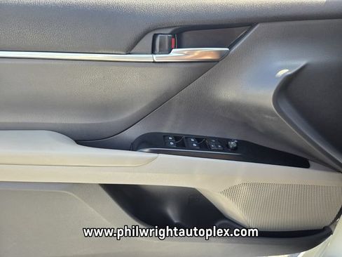 Used 2020 Toyota Camry SE FWD image 27