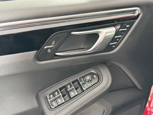 Certified 2023 Porsche Macan image 31