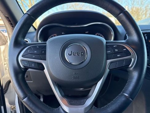 Certified 2022 Jeep Grand Cherokee Laredo X image 12