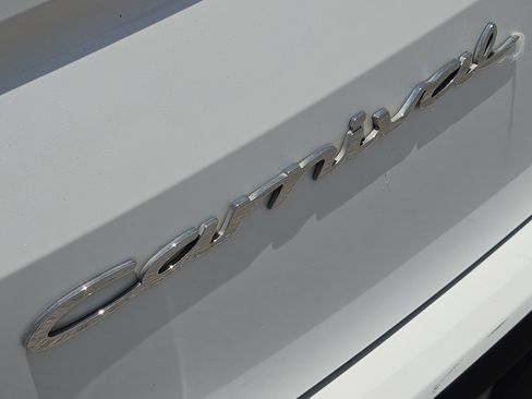 Used 2022 Kia Carnival LX FWD image 12