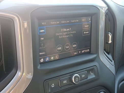 Used 2022 Chevrolet Silverado 1500 Custom w/ Safety Confidence Package image 16