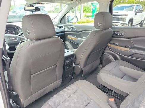 Used 2023 GMC Acadia SLE w/ Driver Convenience Package FWD image 11
