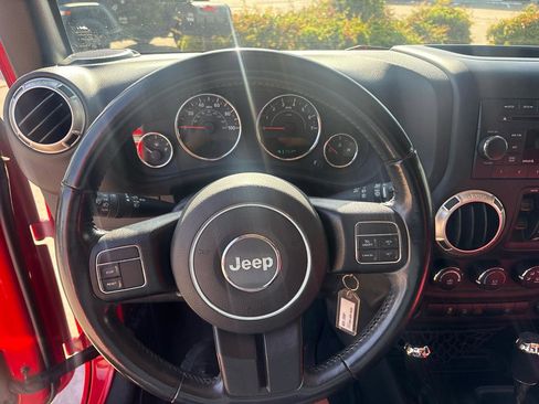 Used 2018 Jeep Wrangler Unlimited Sahara image 18