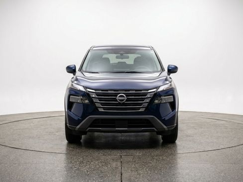 Used 2025 Nissan Rogue SV image 2
