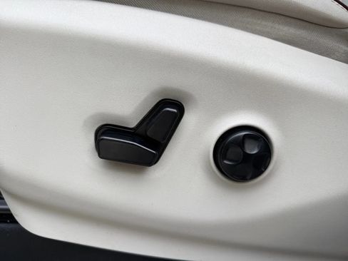 Used 2018 Chrysler Pacifica Limited FWD image 17