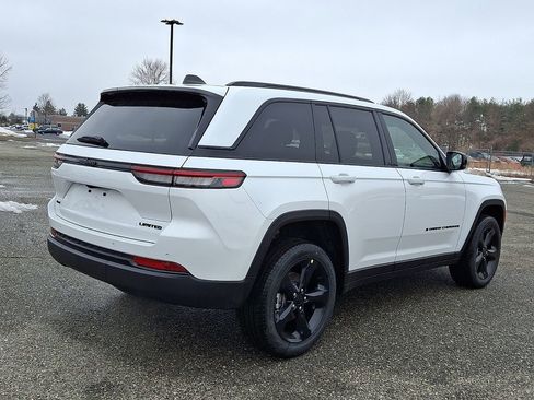 New 2025 Jeep Grand Cherokee Limited w/ Black Appearance Package AWD/4WD image 8