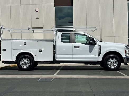 New 2026 Ford F250 XL w/ XL Chrome Package image 2