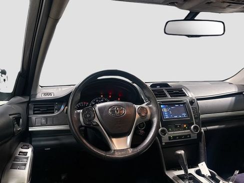 Used 2012 Toyota Camry SE w/ Leather Pkg FWD image 16