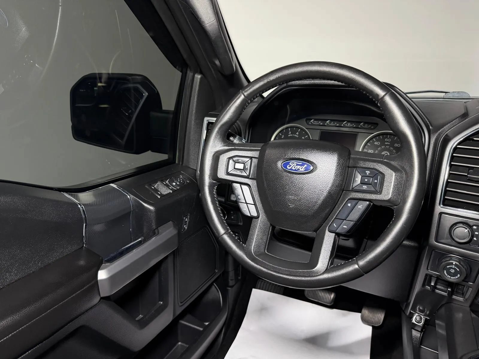 Used 2018 Ford F150 XLT w/ Equipment Group 302A Luxury AWD/4WD image 19