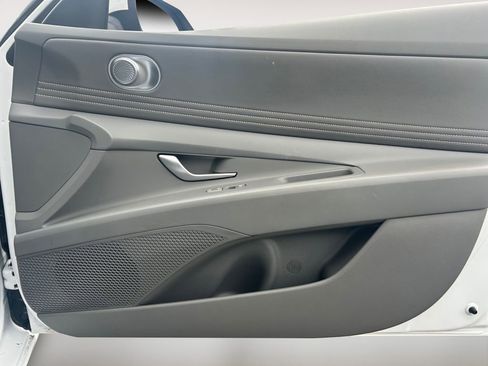 Used 2025 Hyundai Elantra SEL FWD image 25
