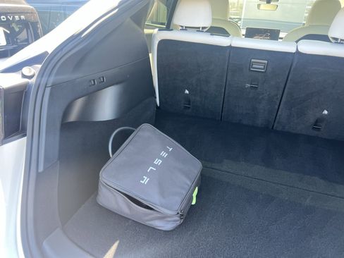 Used 2022 Tesla Model Y Performance AWD/4WD image 35