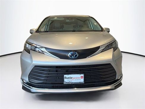 Certified 2024 Toyota Sienna XLE image 2