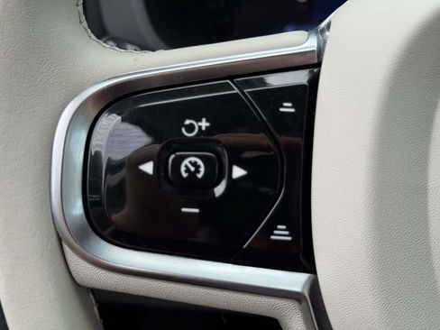 Certified 2024 Volvo XC60 B5 Plus w/ Protection Package Premier AWD/4WD image 19