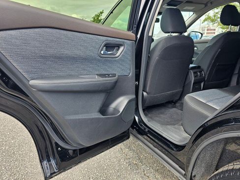 Used 2023 Nissan Rogue SV AWD/4WD image 21