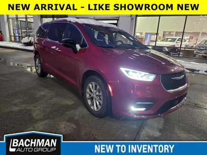 Used 2026 Chrysler Pacifica Select