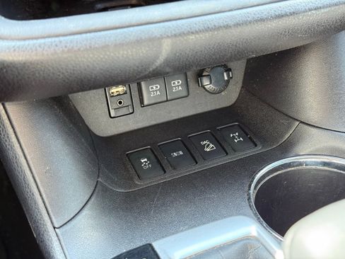 Used 2017 Toyota Highlander SE image 27