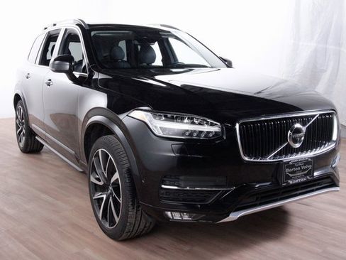 Used 2018 Volvo XC90 T6 Momentum w/ Convenience Package image 3