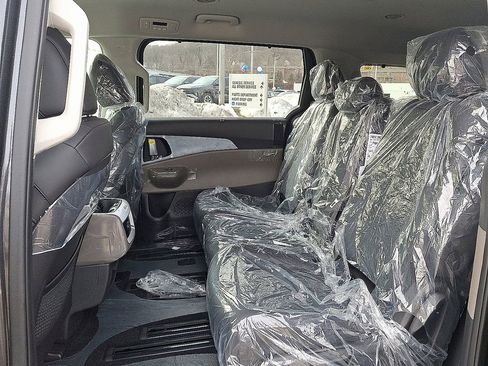 New 2026 Kia Carnival EX image 6