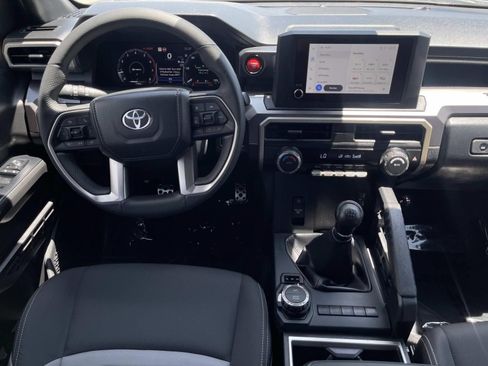 Used 2025 Toyota Tacoma TRD Sport AWD/4WD image 8