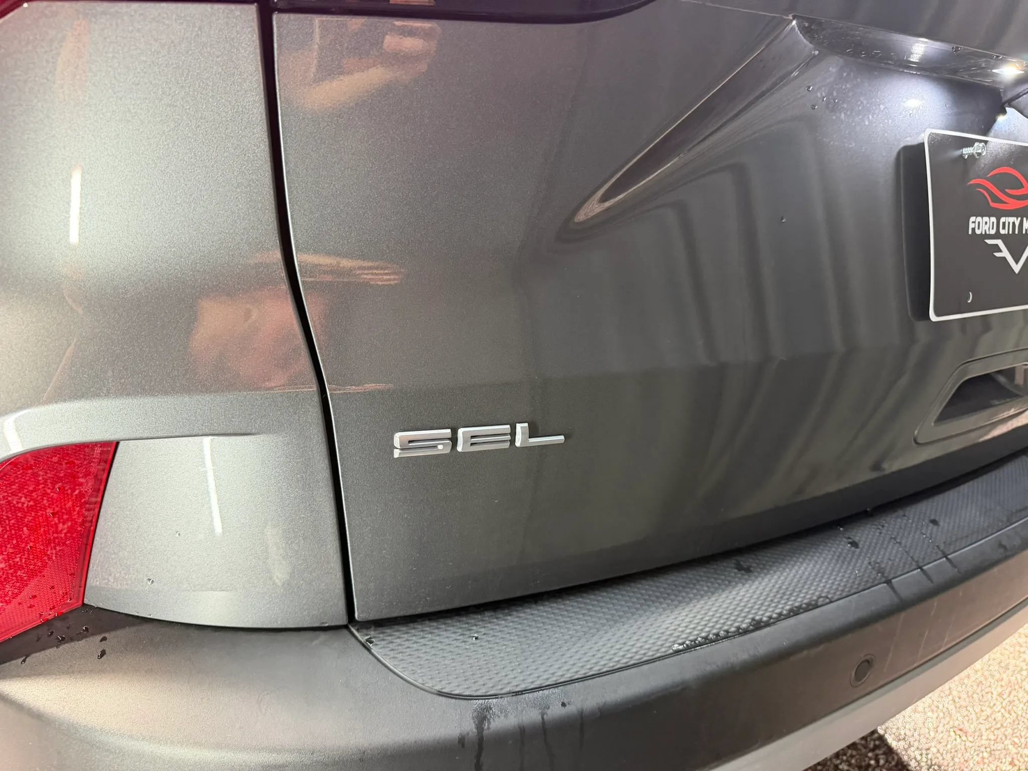 Used 2022 Ford Escape SEL FWD image 9
