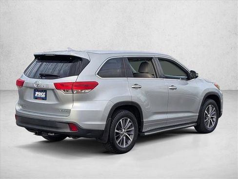 Used 2018 Toyota Highlander XLE AWD/4WD image 5