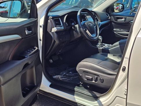 Used 2015 Toyota Highlander XLE AWD/4WD image 21
