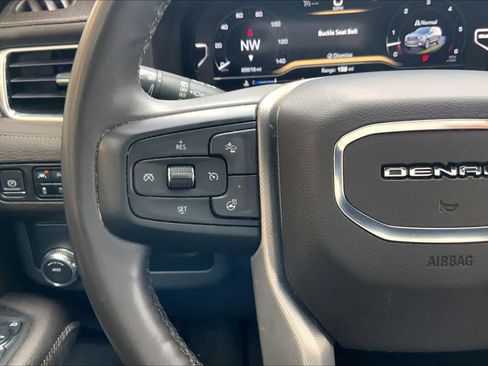 Used 2023 GMC Yukon XL Denali image 16