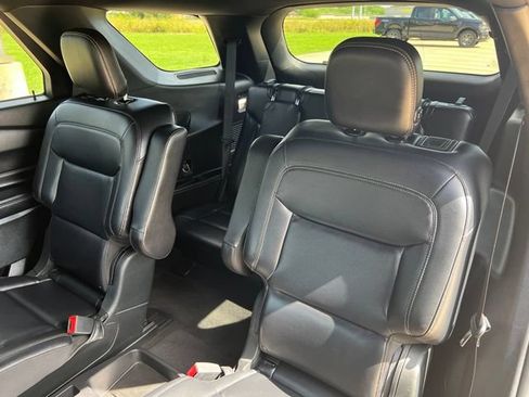 Used 2020 Ford Explorer XLT w/ Equipment Group 202A RWD image 14