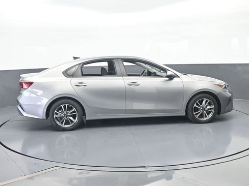 Used 2022 Kia Forte LXS image 7