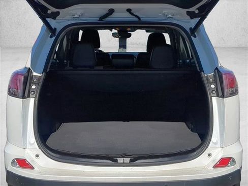 Used 2018 Toyota RAV4 Limited image 6