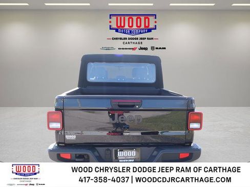 Used 2024 Jeep Gladiator Sport AWD/4WD image 4