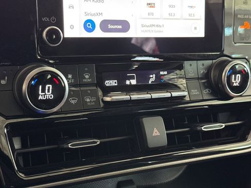 Used 2023 Toyota Highlander XLE image 22