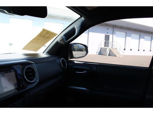 Used 2018 Toyota Tacoma TRD Off-Road w/ Technology Package image 30