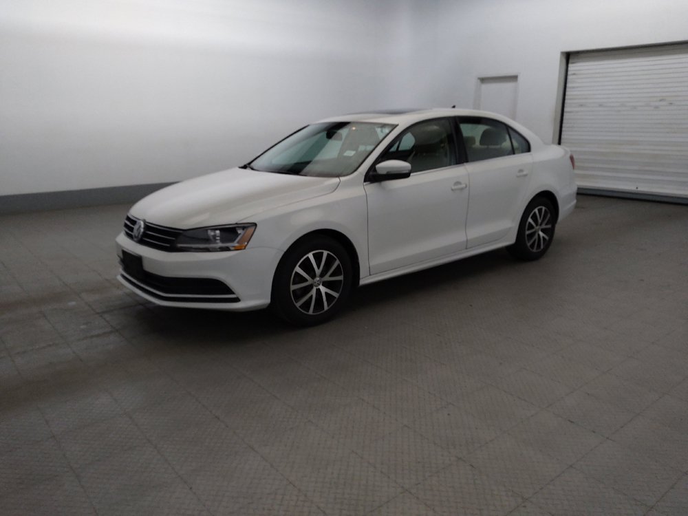 Used 2017 Volkswagen Jetta SE FWD image 2