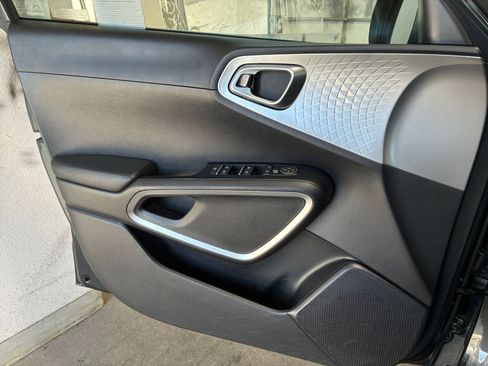 Used 2025 Kia Soul LX w/ LX Technology Package image 18