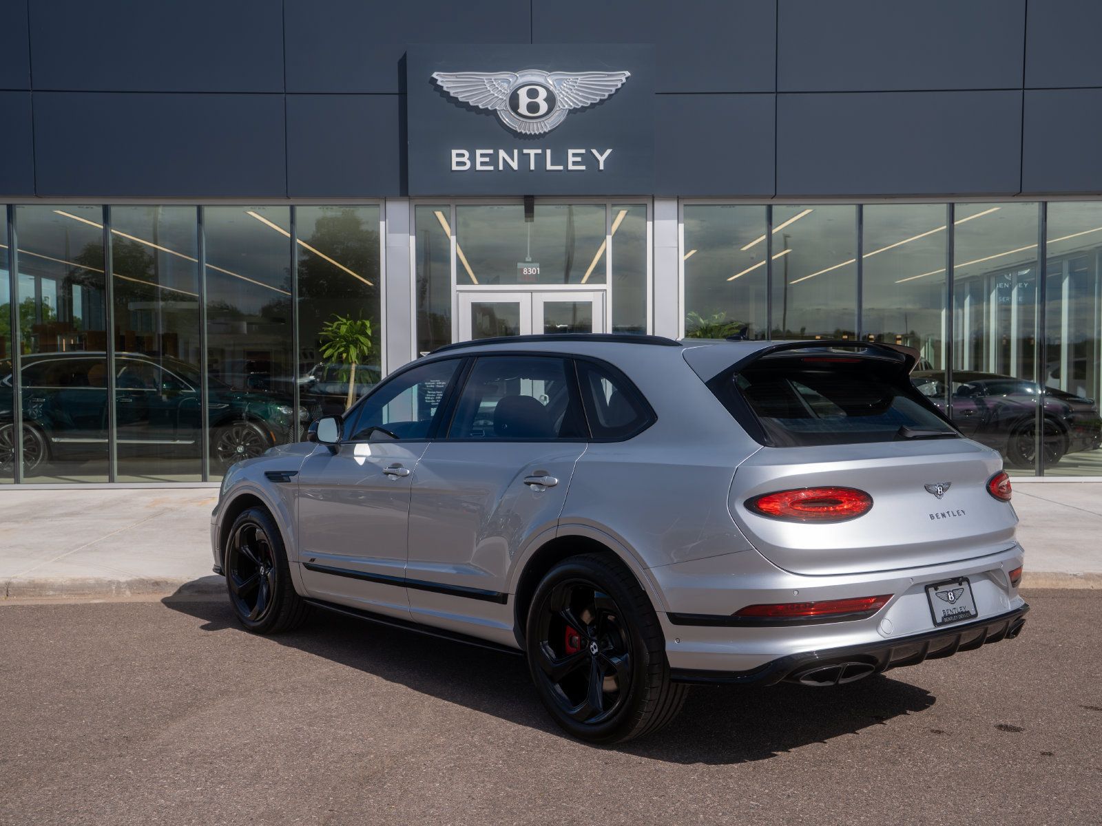 Used 2023 Bentley Bentayga AWD/4WD image 8
