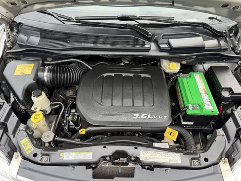 Used 2012 Chrysler Town & Country Touring-L w/ Entertainment Group #2 FWD image 26
