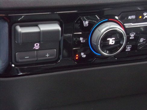 Used 2024 Chevrolet Silverado 3500 LTZ w/ LTZ Premium Package image 28