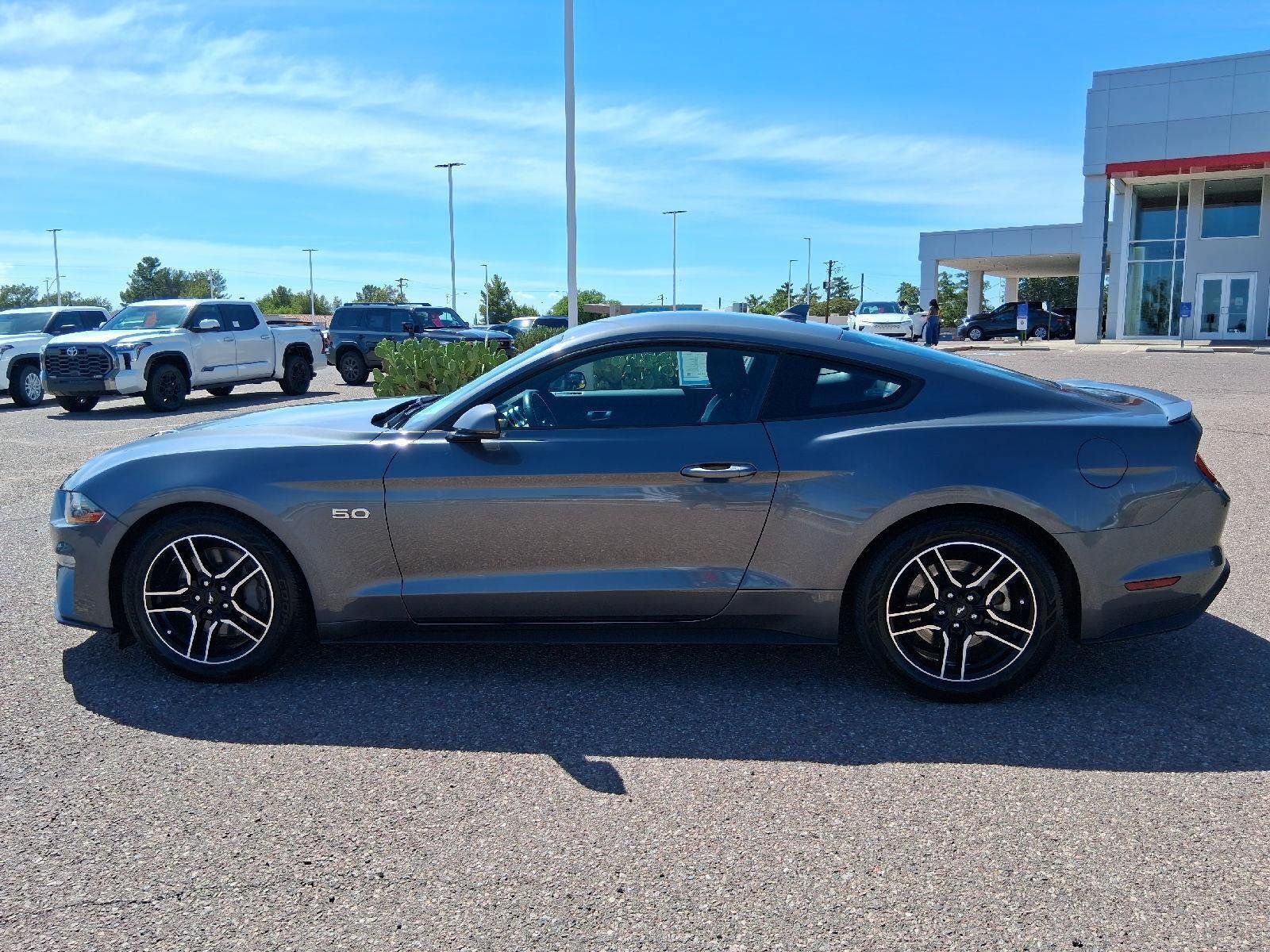 Used 2022 Ford Mustang GT Premium w/ Equipment Group 401A RWD image 3