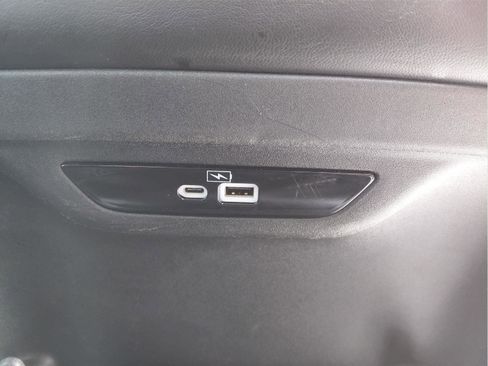 Used 2023 Chrysler Pacifica Touring-L image 16