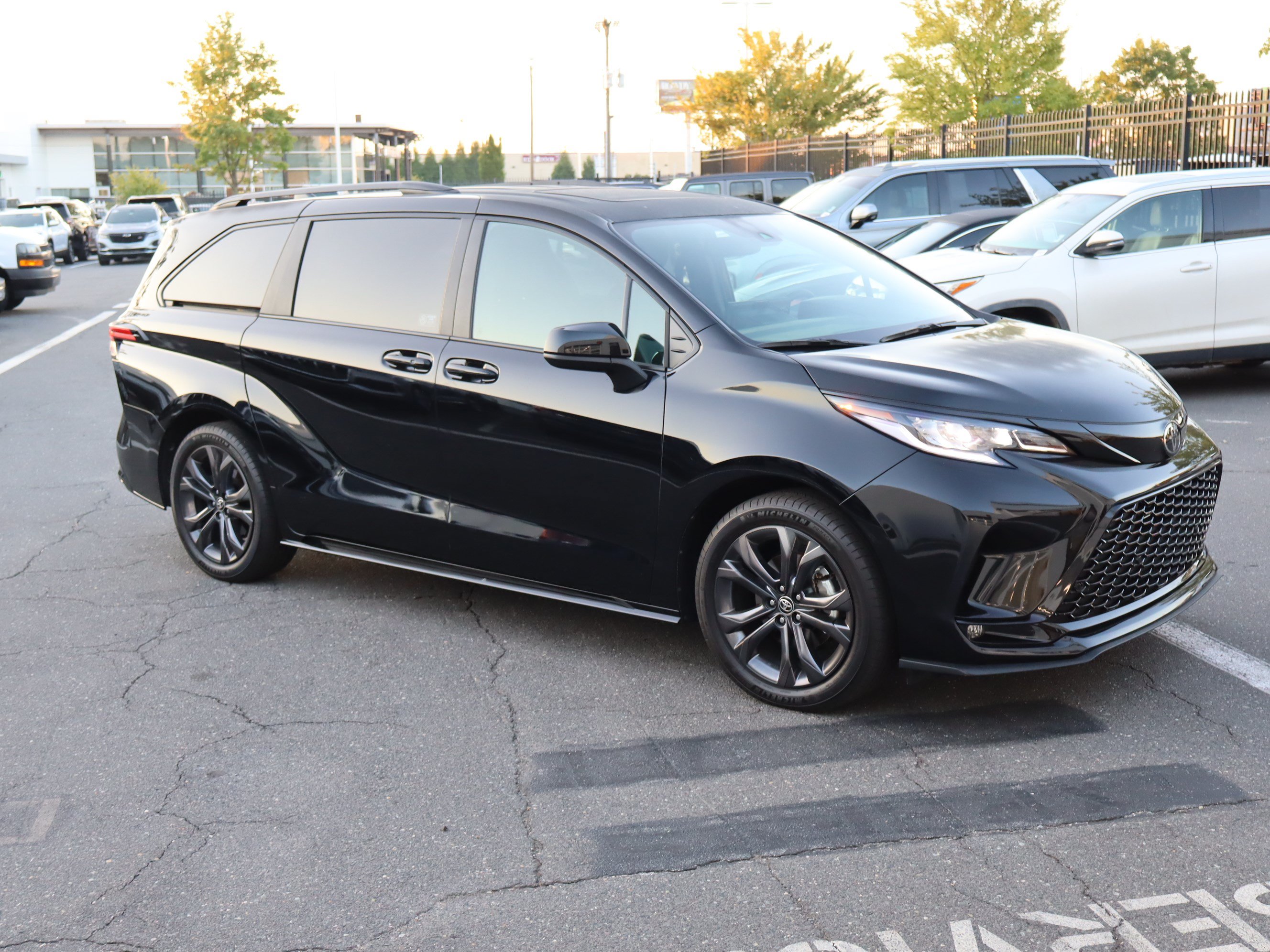 Used 2026 Toyota Sienna XSE FWD image 2