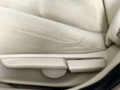Used 2010 Toyota Corolla LE FWD image 15
