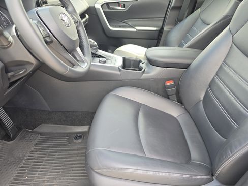 Certified 2022 Toyota RAV4 XLE Premium AWD/4WD image 9