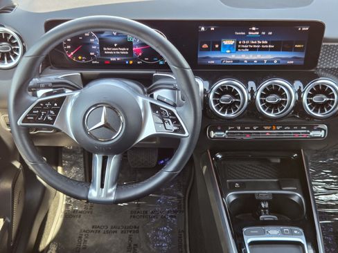 Used 2025 Mercedes-Benz GLB 250 w/ Exclusive Package image 23