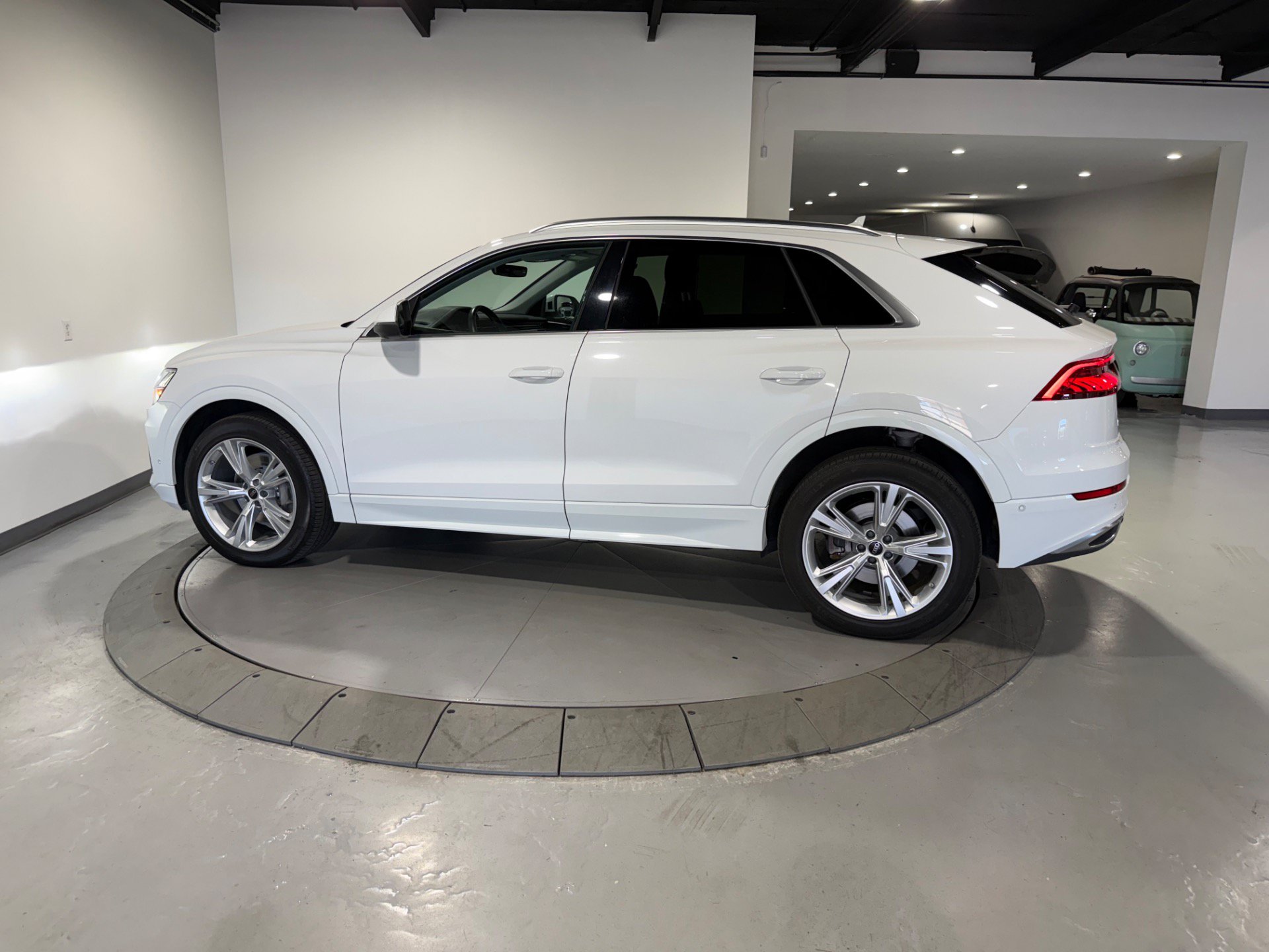 Used 2023 Audi Q8 Premium w/ Convenience Package AWD/4WD image 9